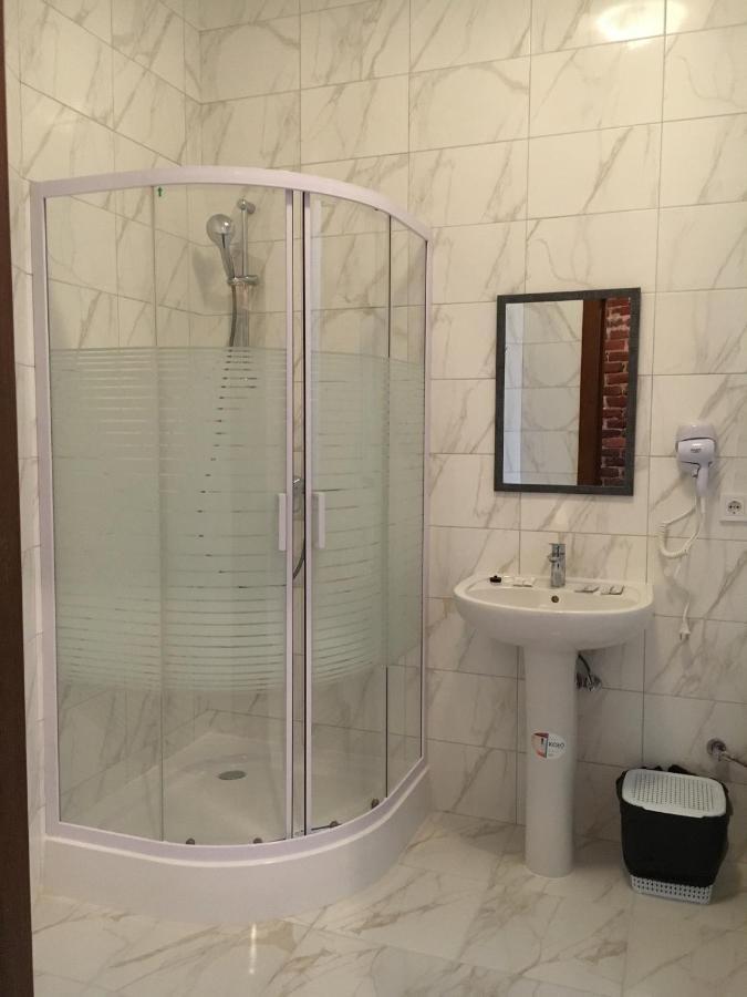 Hotel Rover ลวีฟ ภายนอก รูปภาพ