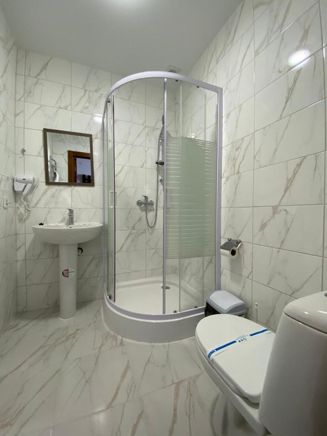 Hotel Rover ลวีฟ ภายนอก รูปภาพ